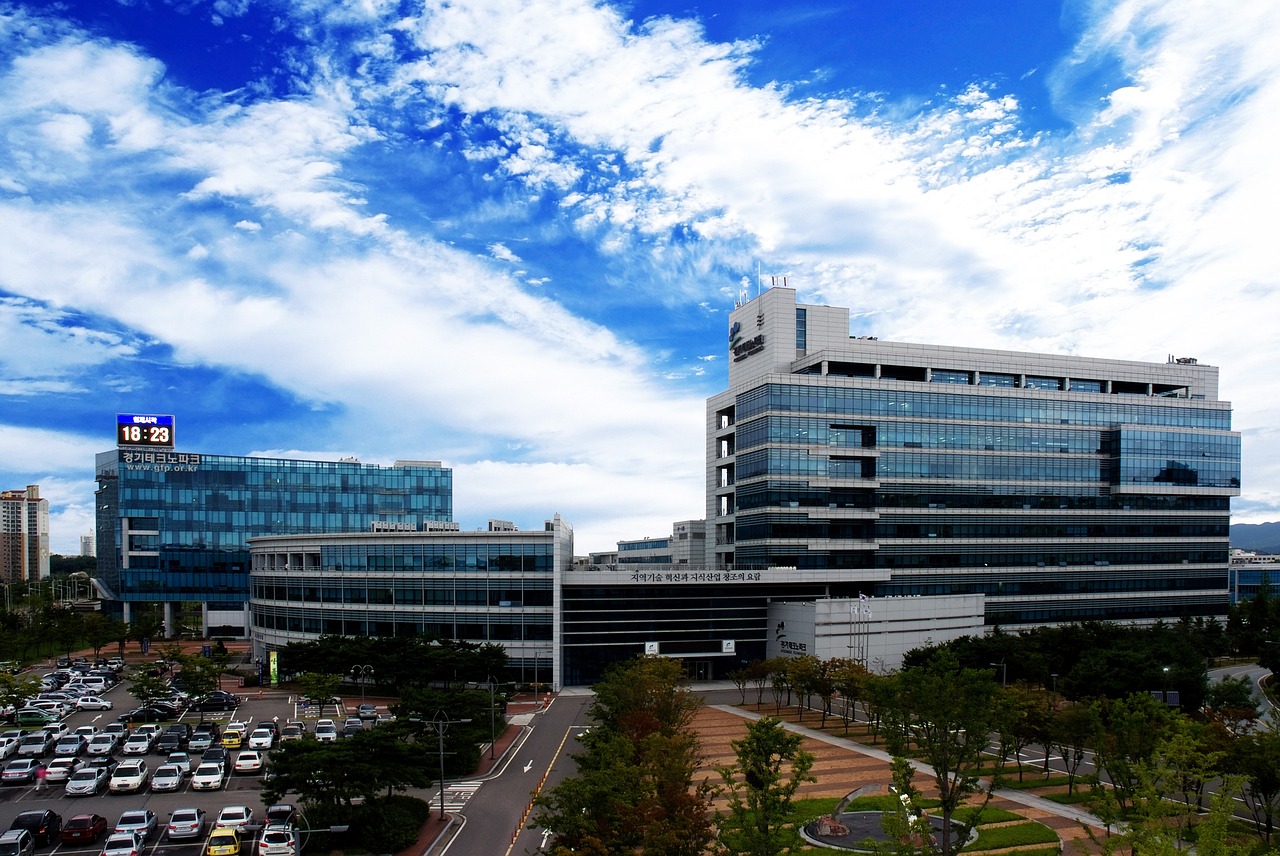 最新建筑材料與創(chuàng)新突破，現(xiàn)代建筑領(lǐng)域的新潮流