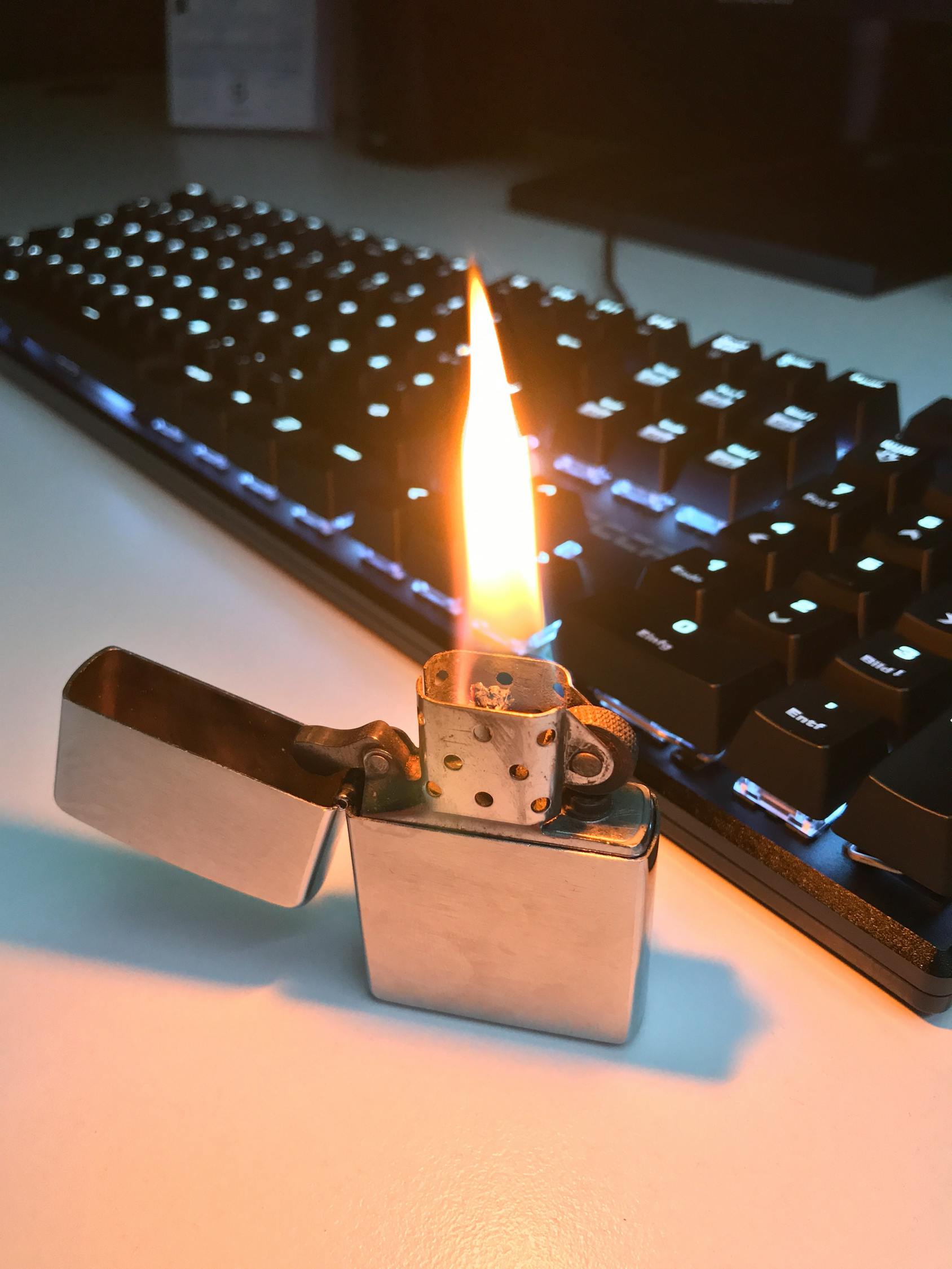 Zippo打火機(jī)2016新款，時(shí)尚與功能的完美融合