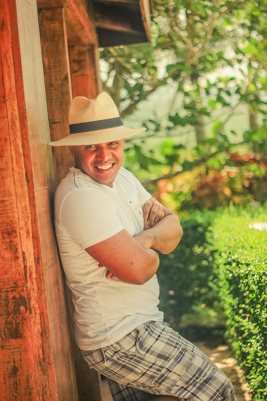 王寶強(qiáng)與岳云鵬攜手演繹的最新電影，笑中帶淚的情感交織之旅