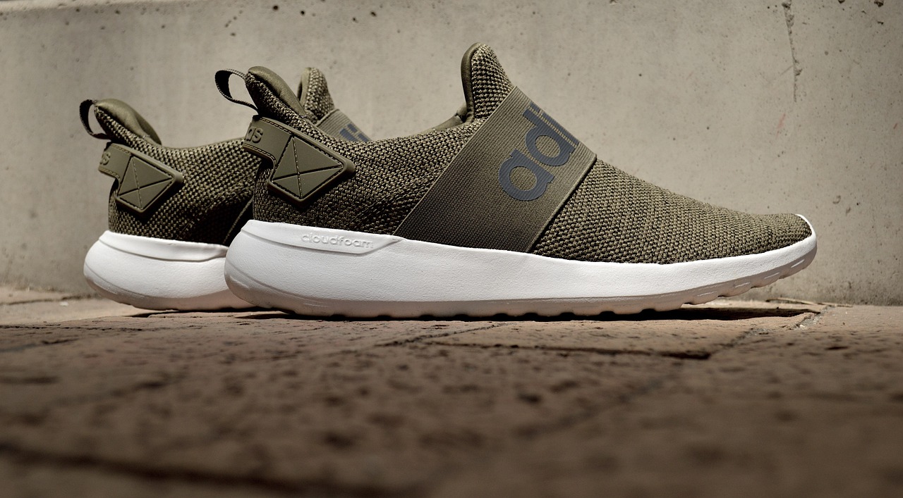 阿迪達(dá)斯2017新款男鞋，時(shí)尚與科技的完美融合