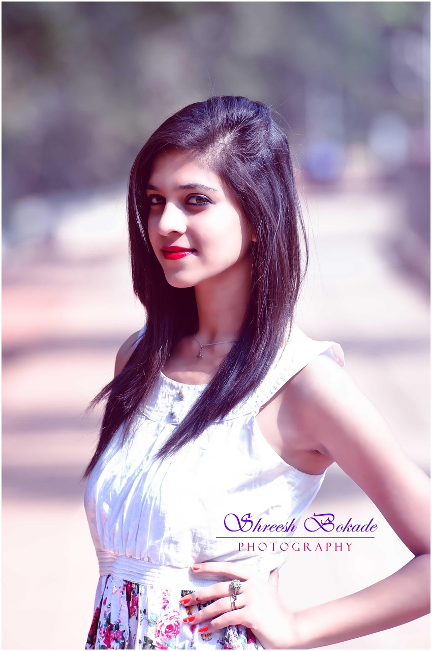 迪麗熱巴在時尚芭莎中的璀璨風(fēng)采，星光下的時尚引領(lǐng)者