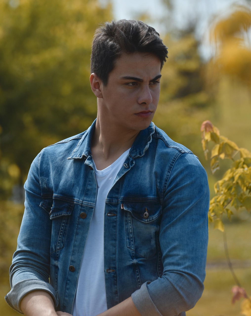 最新頭型男，時(shí)尚潮流的多樣展現(xiàn)