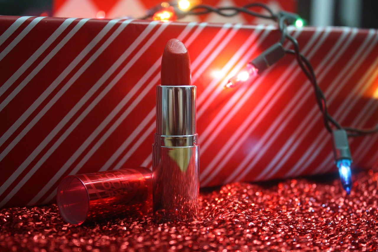 引領(lǐng)時(shí)尚潮流的炫彩魅力，最新口紅廣告獨(dú)家呈現(xiàn)