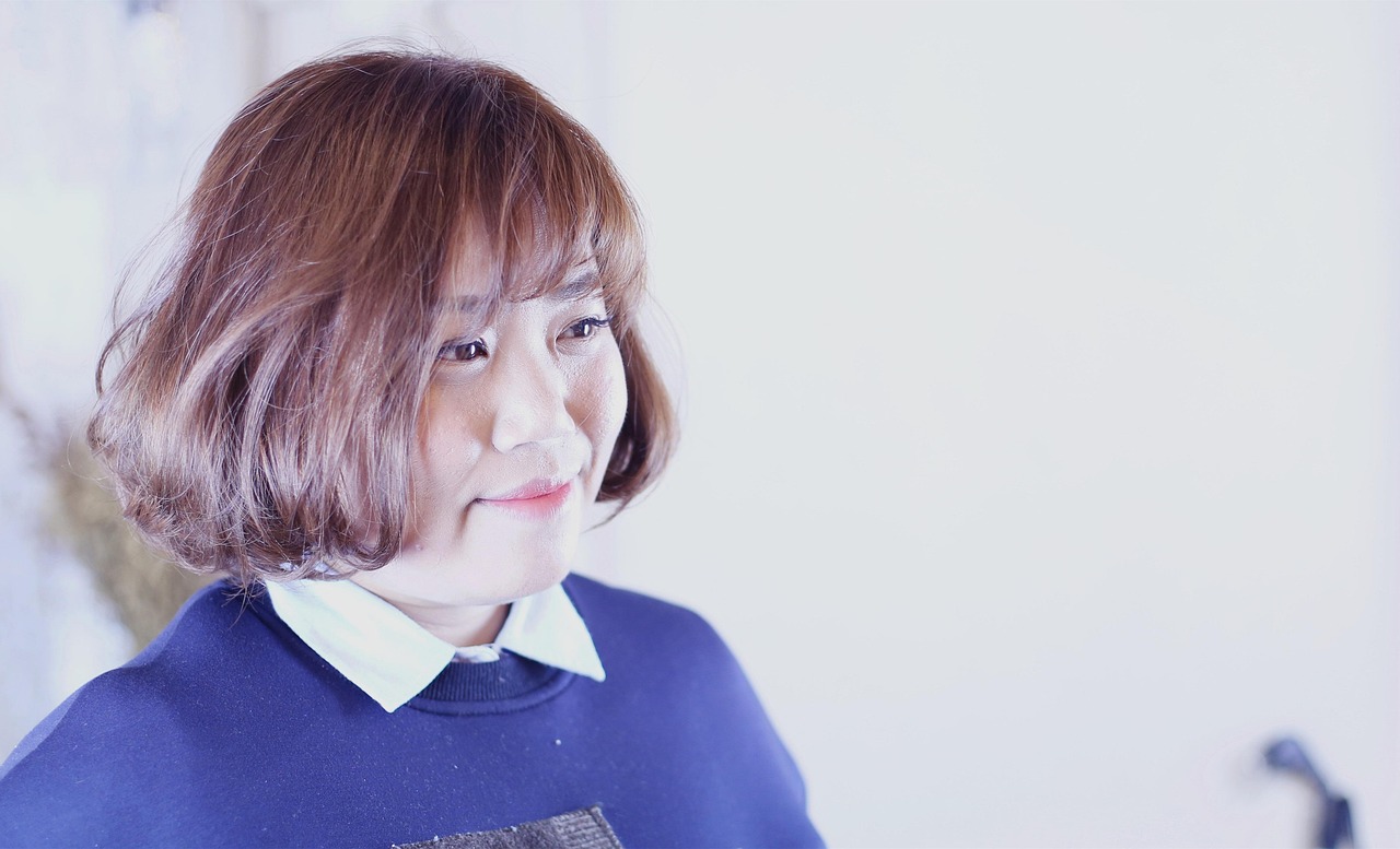 女短發(fā)流行趨勢(shì)，展現(xiàn)個(gè)性風(fēng)采的最新時(shí)尚魅力短發(fā)發(fā)型